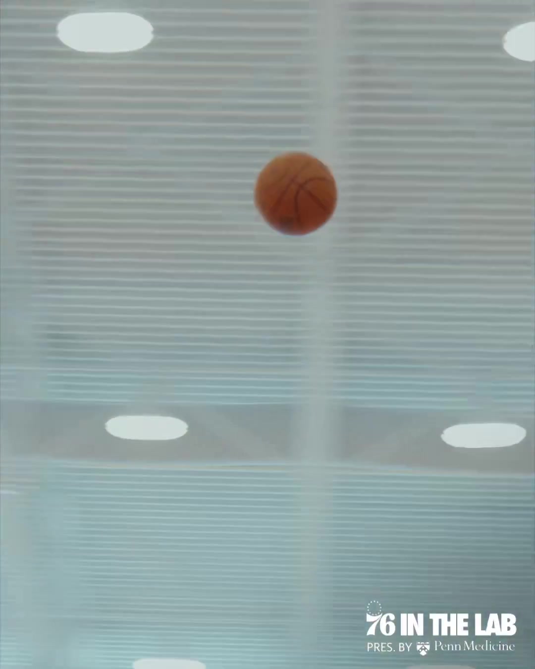 开云-76人官推晒恩比德和乔治训练片段：开工之前的训练